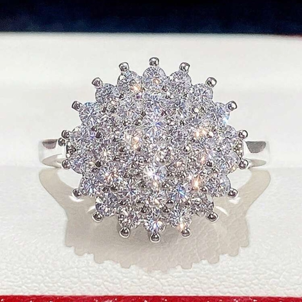 SIZE 10 WEDDING RING - Picture 4 of 13